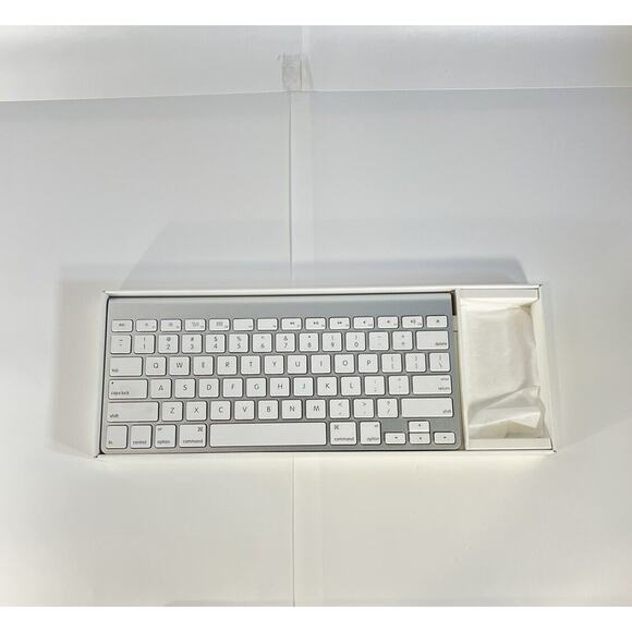 Genuine Apple Battery Operated Blue Tooth 11 Inch Keyboard Model A1314